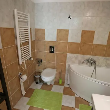 Quiet At Synagogue * ブダペスト