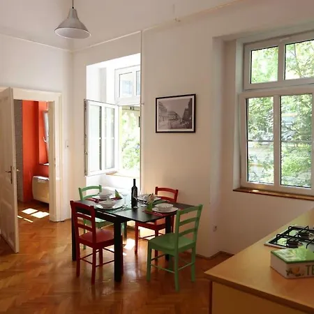 Quiet At Synagogue Βουδαπέστη