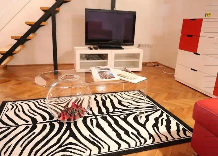 Quiet At Synagogue Apartament