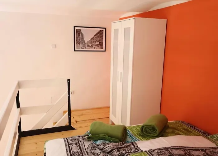 Quiet At Synagogue Budapesta