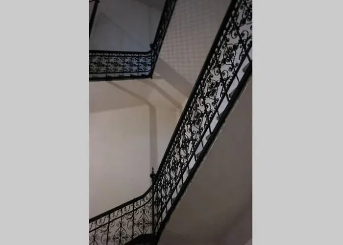 Quiet At Synagogue * Budapesta