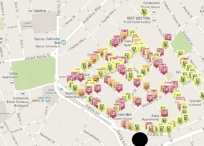 Quiet At Synagogue * Budapesta