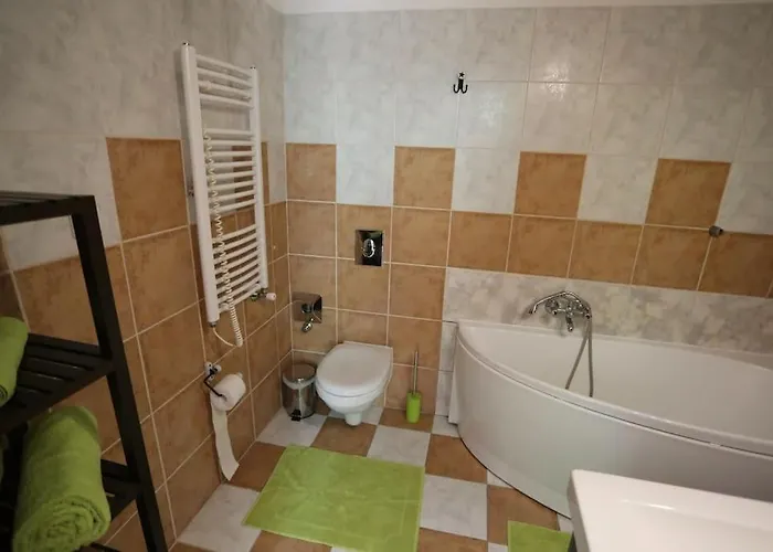 Quiet At Synagogue * Budapesta