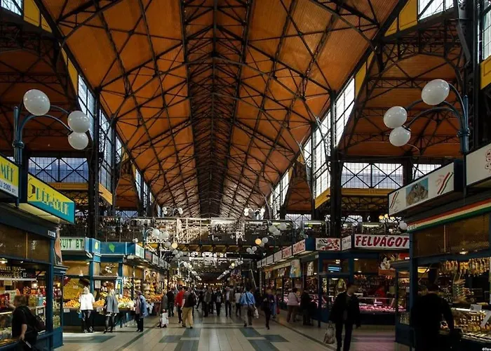 Quiet At Synagogue Budapesta