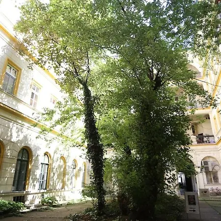 Quiet At Synagogue Appartement *