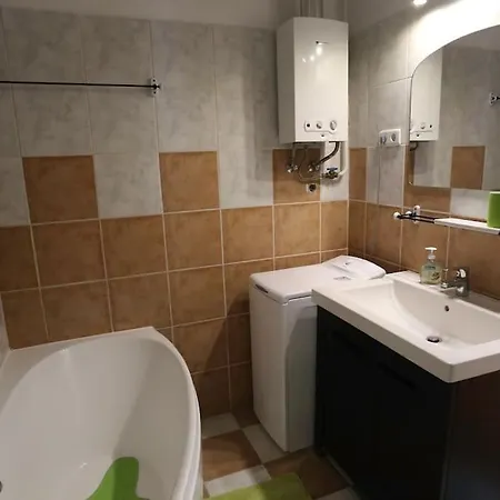 Quiet At Synagogue דירה *