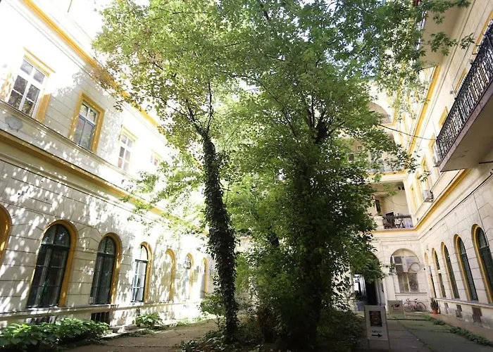 Quiet At Synagogue Appartement *